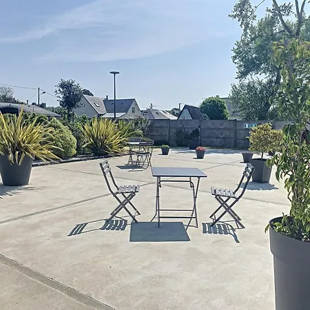 Tiny House Cosy Avec Terrasse Et Piscine Chauffee, A 200m De La - Fr-1-361a-90 * Jullouville-les-Pins